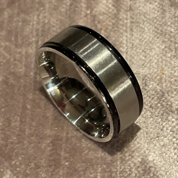 Stainless Steel Ring Size 8 - Picture 5 of 6